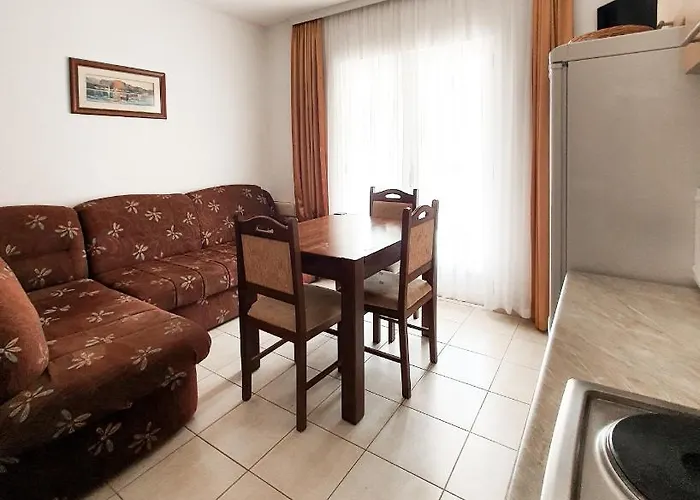 Prajo, Pensión 3*