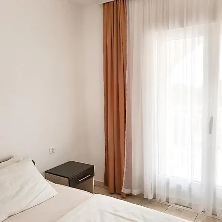 Prajo, Penzion *