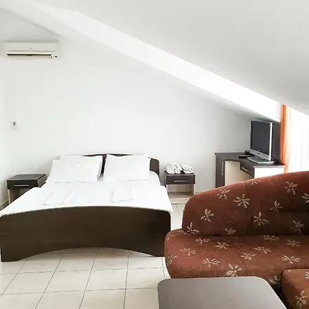 Prajo, 3*