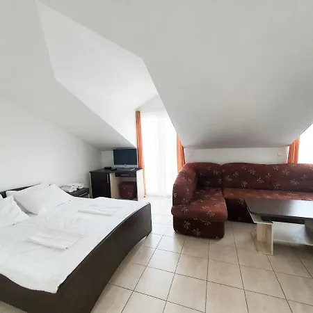Prajo, Guest house