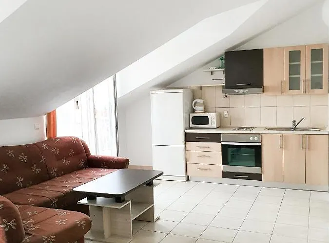 Prajo, Gasthuis Orebić